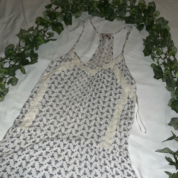 Botique White Laced and Patterned Flowy Tank Top - Picture 7 of 8